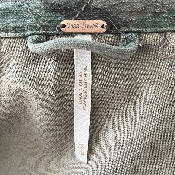 𝅺FREE People Not Your Brothers Faded Green Camo Print Surplus Shacket Jacket XS - Picture 12 of 14